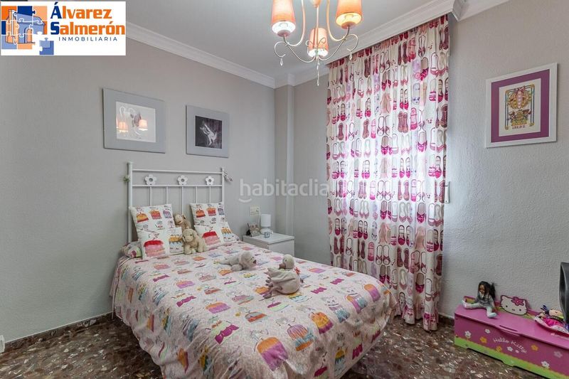 Foto 35ebc176-4ef5-4b5c-9e58-cb8860f5d8c1. Casa amb aparcament a Bola de Oro Granada