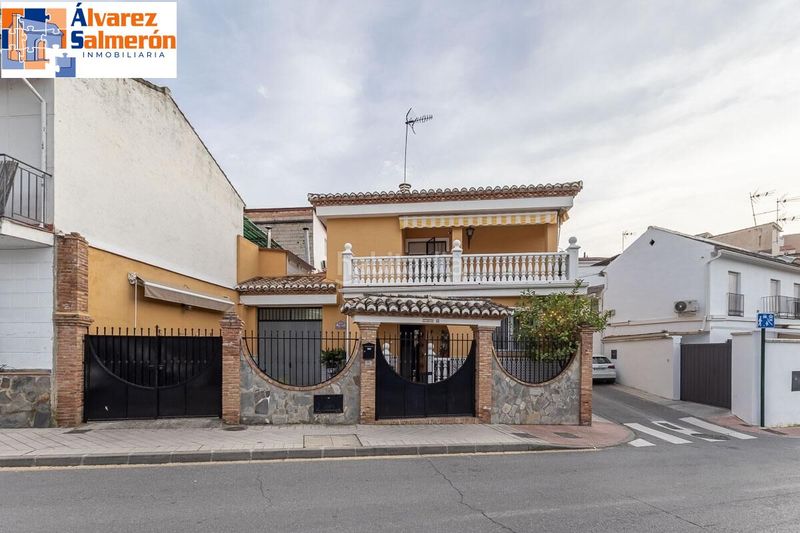 Foto 4d1b9be9-2d0c-40d7-8820-910234207b53. Casa amb aparcament a Bola de Oro Granada