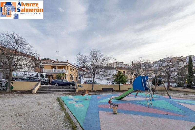 Foto 604f24af-fd0e-4468-a588-50f9fd96c127. Casa amb aparcament a Bola de Oro Granada