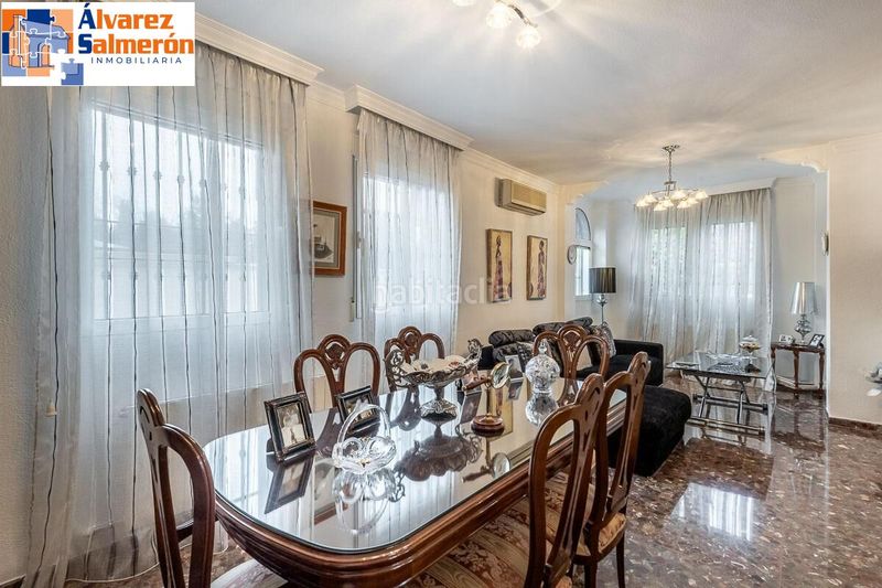 Foto aef1513c-03ff-4f83-8fa4-bc92919b3c32. Casa amb aparcament a Bola de Oro Granada