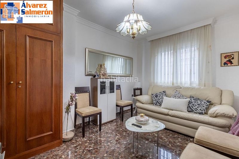 Foto b700d67d-1341-4d66-b654-d96fd31efe22. Casa amb aparcament a Bola de Oro Granada