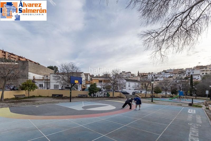 Foto c03516e0-9201-42cb-8862-a644c81304eb. Casa amb aparcament a Bola de Oro Granada