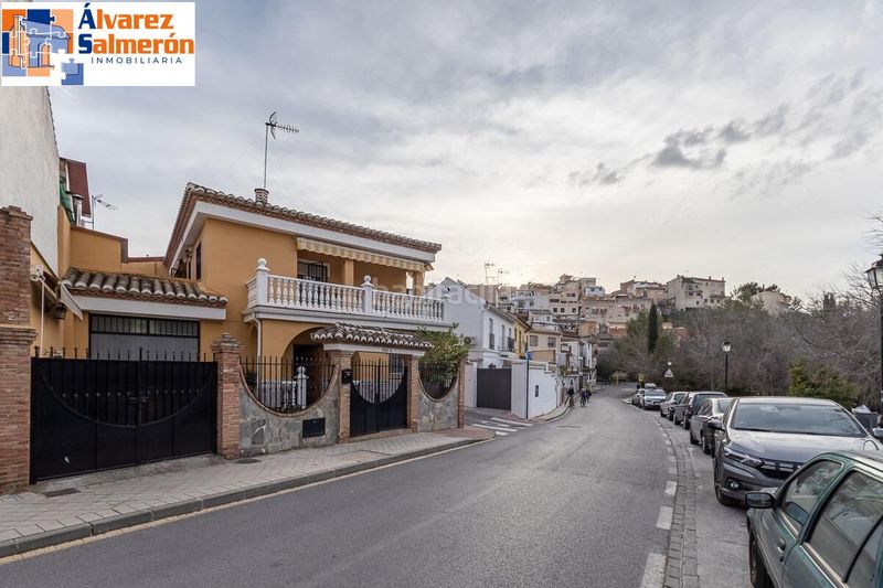 Foto c6e72ac8-6a22-4842-9332-ed2e5c935c04. Casa amb aparcament a Bola de Oro Granada