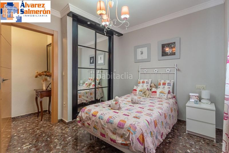 Foto c92c4ac2-a030-4c88-a732-34b366fff025. Casa amb aparcament a Bola de Oro Granada