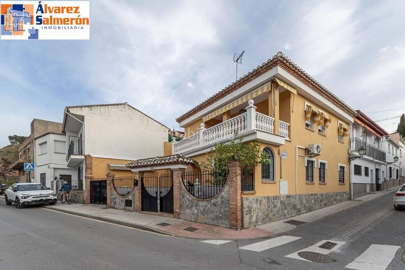 Foto cd5fabc0-4152-4e82-adac-81dba7761b23. Casa amb aparcament a Bola de Oro Granada