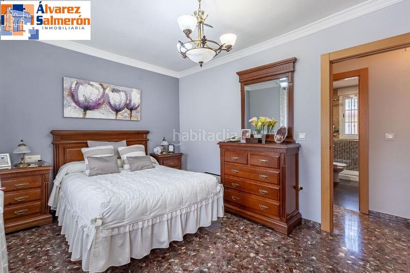 Foto d8af780a-829d-48f6-a7bf-cff4955a4bd9. Casa amb aparcament a Bola de Oro Granada