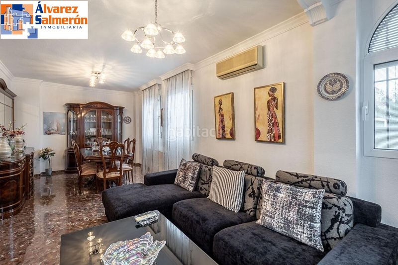 Foto e7b71962-4b00-4f88-b3ba-54290866ce88. Casa amb aparcament a Bola de Oro Granada