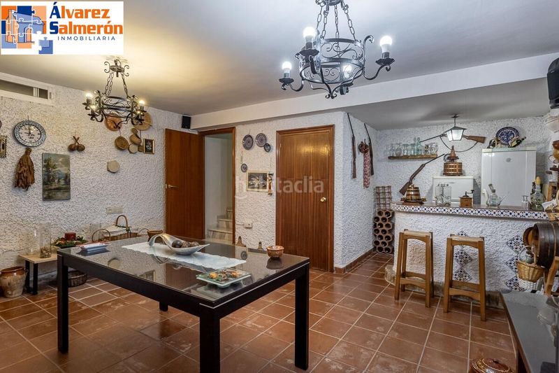 Foto fd3696a8-9026-4b3f-8b0f-7f95ce1dd038. Casa amb aparcament a Bola de Oro Granada
