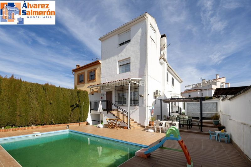 Foto 12b2c5bd-a463-446f-80c4-c8286659159e. Casa aparellada amb piscina a Peligros