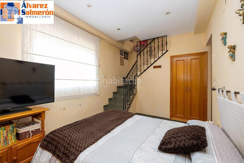 Foto 404e4947-2a71-4547-a8cf-3cabff72c2b9. Casa aparellada amb piscina a Peligros