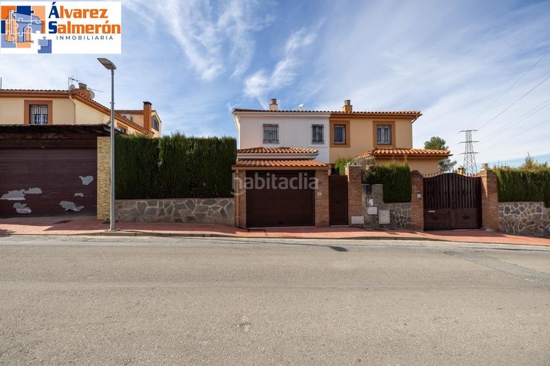 Foto 78bca22e-0e03-4402-9efe-3b03283e899c. Casa aparellada amb piscina a Peligros