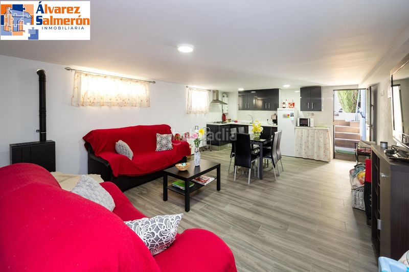 Foto 88a45af3-65ae-4437-8616-e0904598dd56. Casa aparellada amb piscina a Peligros