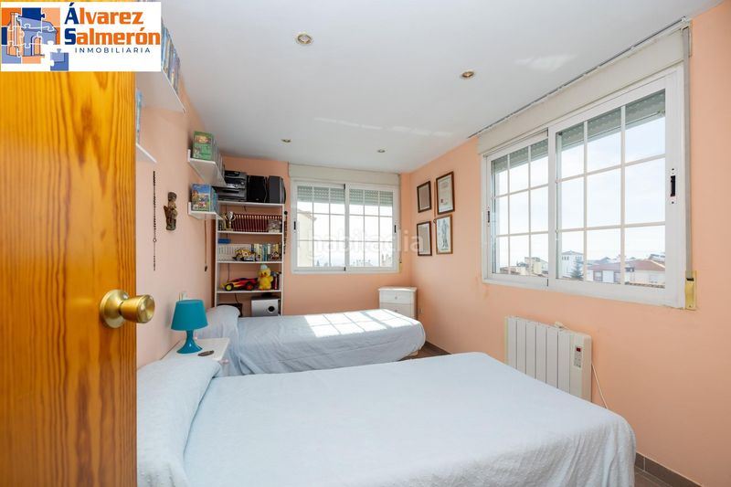 Foto f27d80bb-bef0-4858-a4ba-514fd63343c3. Casa aparellada amb piscina a Peligros