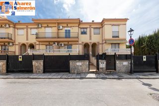 Casa  Calle luna. Casa con gran patio en venta en los ogíjares