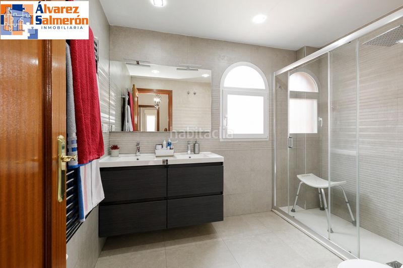 Foto 289917f7-cd3d-4550-9054-51218cd96a94. Casa adossada amb aparcament a Angustias - Chana - Encina Granada