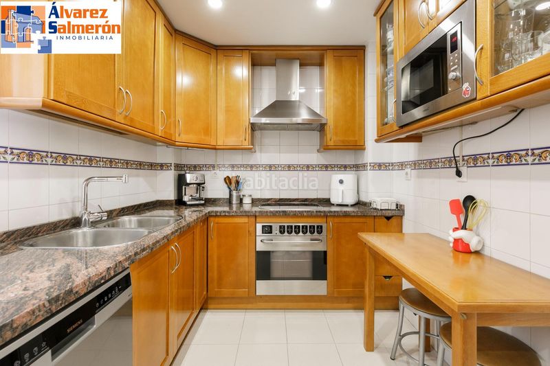 Foto 3c68ace3-6156-43cf-9e49-106e61b8d1d9. Casa adossada amb aparcament a Angustias - Chana - Encina Granada