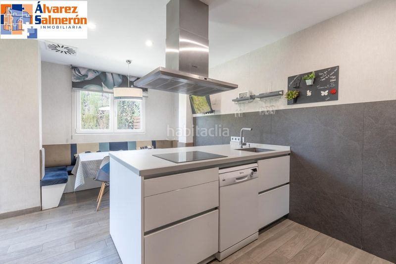 Foto 2c6cea95-e586-4b73-9489-bae7611c6383. Casa amb aparcament piscina a Barrio de Zaidín Granada