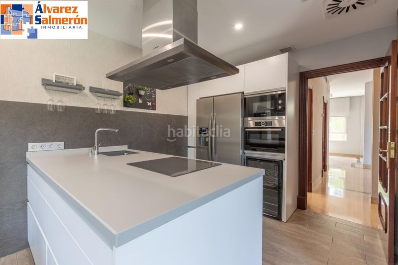 Foto 2e694099-c38b-4a60-8f83-f6d32b42499c. Casa amb aparcament piscina a Barrio de Zaidín Granada