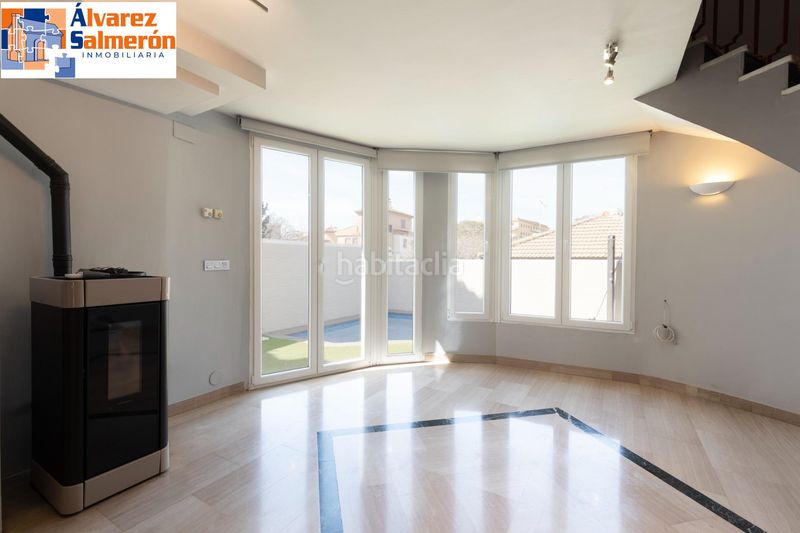 Foto 32f034a0-7831-426f-8fbb-6bbbb17f5a5c. Casa amb aparcament piscina a Barrio de Zaidín Granada