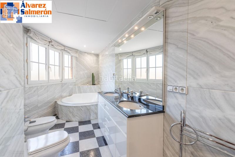 Foto 3c02d709-991b-4718-a1f7-e99c7756d709. Casa amb aparcament piscina a Barrio de Zaidín Granada