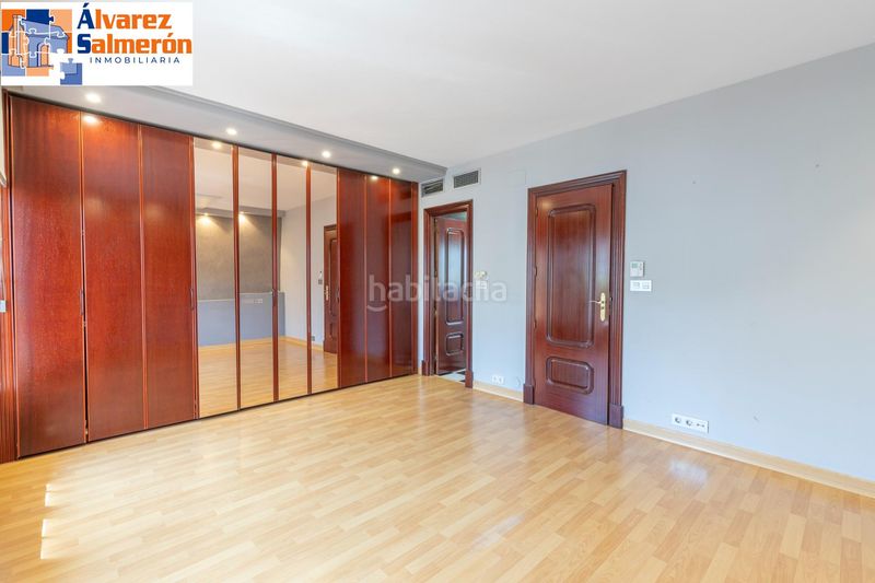 Foto 864a72be-24da-4e7d-b65b-f8c7bb2ad53b. Casa amb aparcament piscina a Barrio de Zaidín Granada