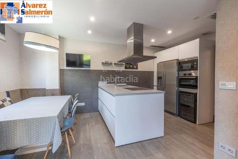 Foto 870f56fc-6db4-43ac-b7e3-8522eaf8dec6. Casa amb aparcament piscina a Barrio de Zaidín Granada