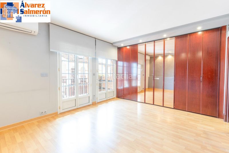 Foto 8b78d484-c566-4a1f-8f56-7a50343b6de3. Casa amb aparcament piscina a Barrio de Zaidín Granada