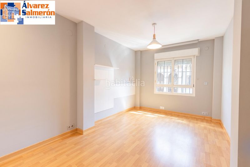 Foto 94fcda04-e2a0-4683-86dd-839a5c879f58. Casa amb aparcament piscina a Barrio de Zaidín Granada