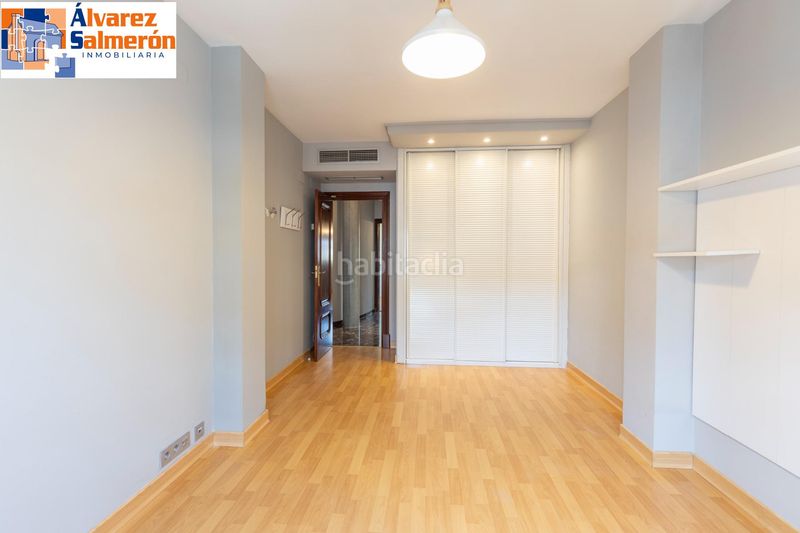 Foto a10cec14-fde0-4ec5-8fb8-614e81ac6108. Casa amb aparcament piscina a Barrio de Zaidín Granada