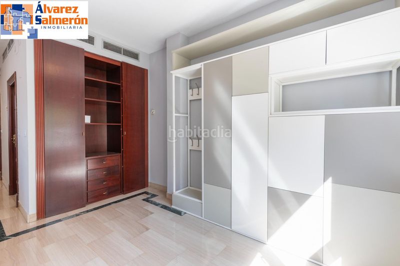 Foto e065ddd8-bb6d-47fa-9e02-05417cec2010. Casa amb aparcament piscina a Barrio de Zaidín Granada