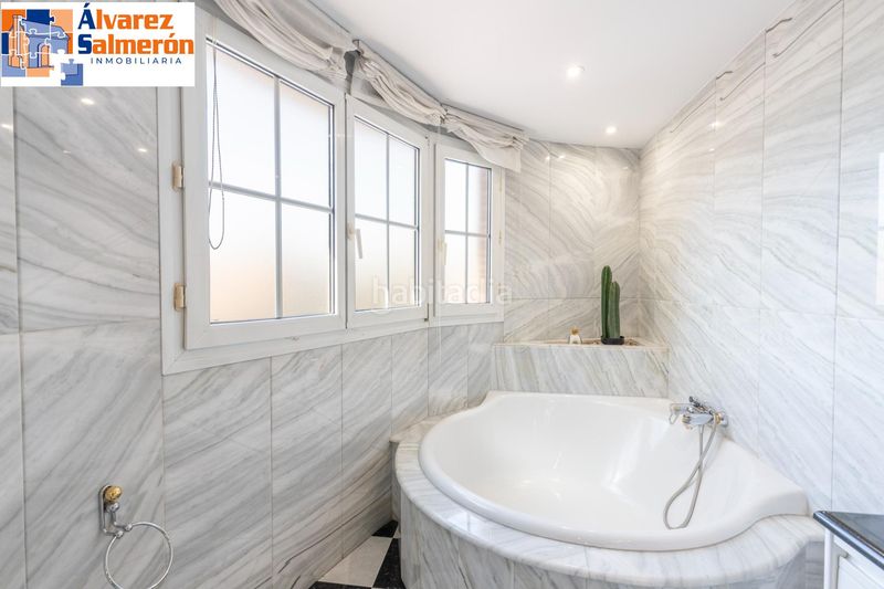 Foto e97d1c58-75b4-4ec0-bc8b-32ec78a65ccd. Casa amb aparcament piscina a Barrio de Zaidín Granada