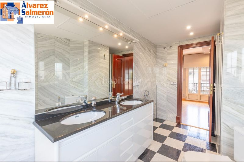 Foto f019f83e-c057-4ef1-9fc1-a5200f0f9662. Casa amb aparcament piscina a Barrio de Zaidín Granada