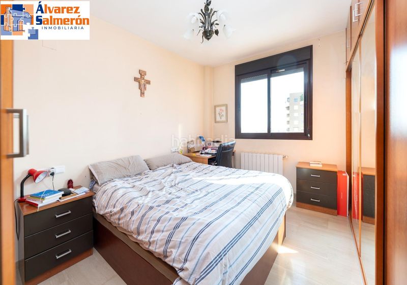 Foto 05ae03d2-584b-4fb9-8675-9b7e7bd01fb7. Pis amb calefacció aparcament piscina a Rosaleda - Juventud Granada