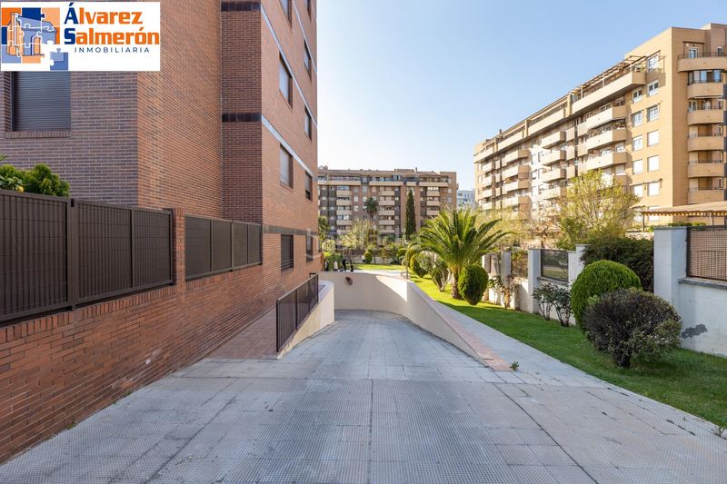 Foto 19469ea7-aa0c-430f-80a5-0adf88448470. Pis amb calefacció aparcament piscina a Rosaleda - Juventud Granada