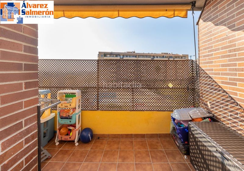 Foto 3124ba05-3ee8-4746-9756-4d28a0019516. Pis amb calefacció aparcament piscina a Rosaleda - Juventud Granada