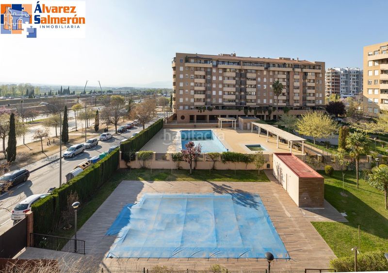 Foto 6502cd1c-bb8b-42dc-8e19-ad554ff230f9. Pis amb calefacció aparcament piscina a Rosaleda - Juventud Granada
