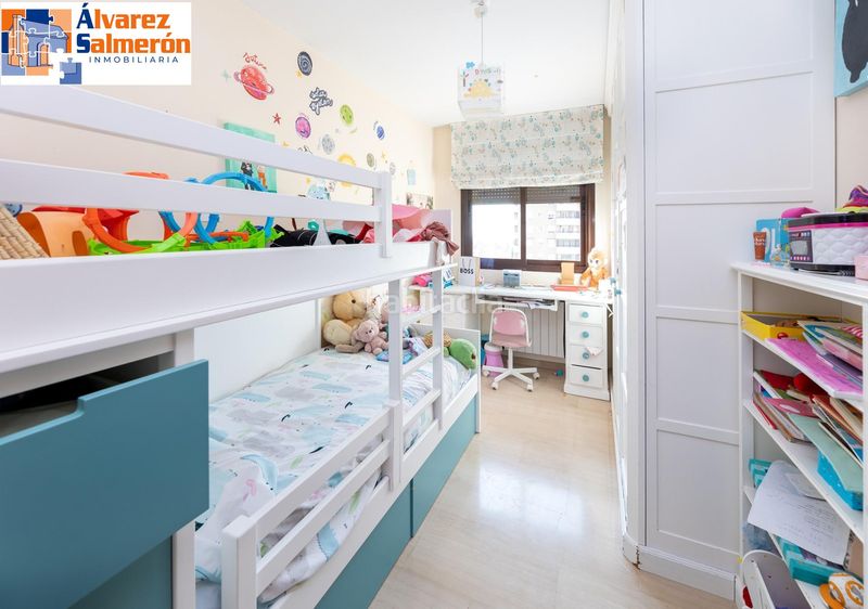 Foto 72188433-34e1-461b-be3c-d56af78c8ce7. Pis amb calefacció aparcament piscina a Rosaleda - Juventud Granada