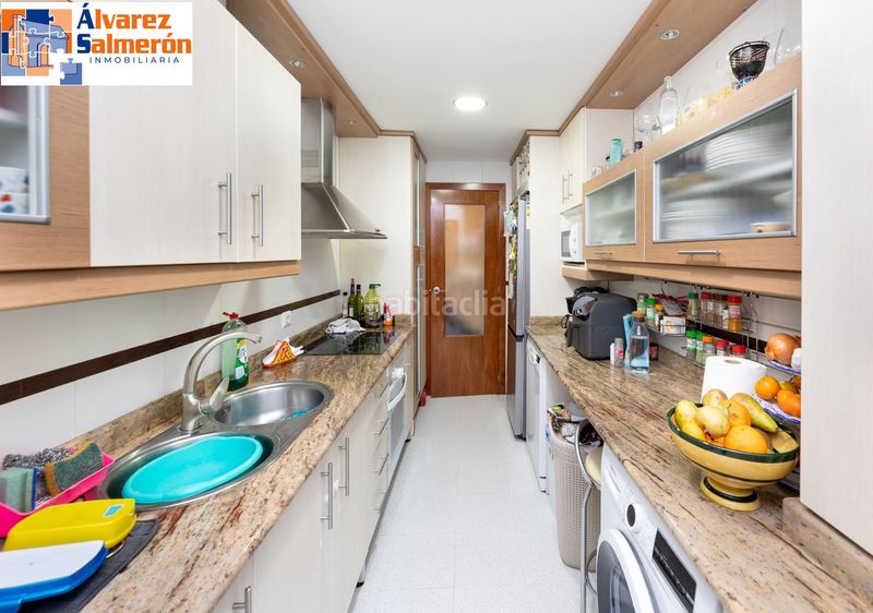 Foto 85929634-61ad-4123-824c-16b7b9eba927. Pis amb calefacció aparcament piscina a Rosaleda - Juventud Granada