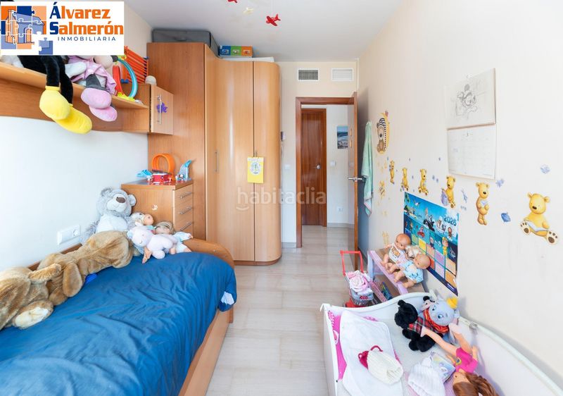 Foto 85a7d660-bc2e-4a8f-80e2-7cb1c41049cb. Pis amb calefacció aparcament piscina a Rosaleda - Juventud Granada