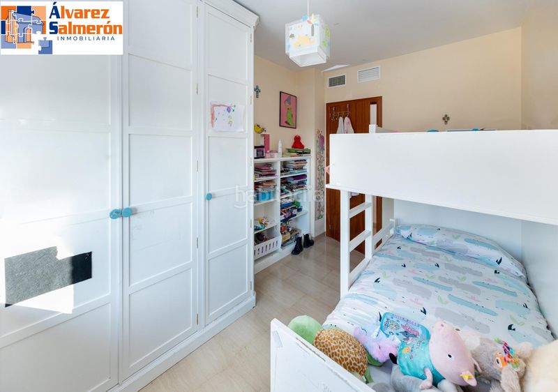 Foto 8937bf86-8433-4fc1-8dd3-1908d3673389. Pis amb calefacció aparcament piscina a Rosaleda - Juventud Granada