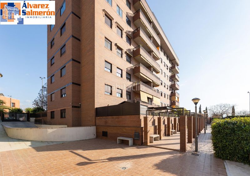 Foto 8d066b9c-1835-444d-bf9e-4f7a10178541. Pis amb calefacció aparcament piscina a Rosaleda - Juventud Granada