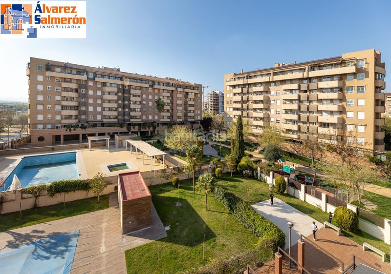 Foto ac788549-4ea1-48cb-bac2-bb7fb91a89ba. Pis amb calefacció aparcament piscina a Rosaleda - Juventud Granada