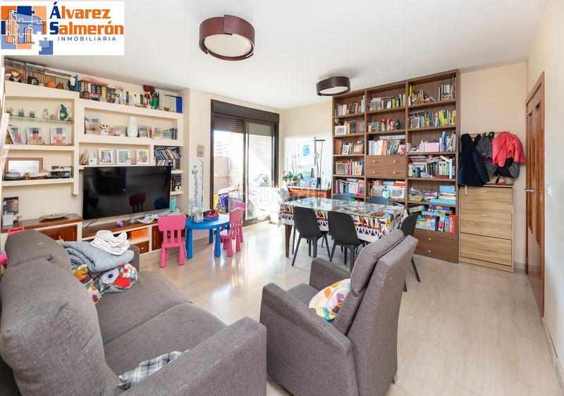 Foto bfb6fef5-5119-4004-aa29-8d8268642f1f. Pis amb calefacció aparcament piscina a Rosaleda - Juventud Granada