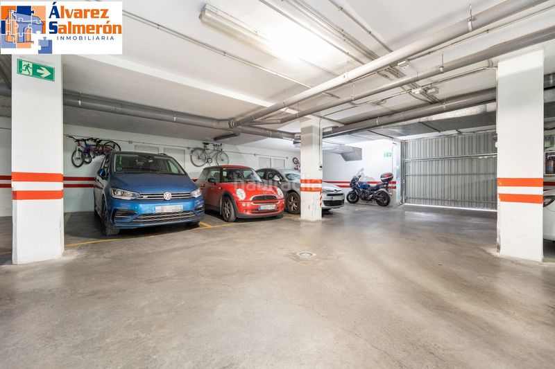 Foto d0c62063-3471-4361-8679-6acad41e9466. Pis amb calefacció aparcament piscina a Rosaleda - Juventud Granada