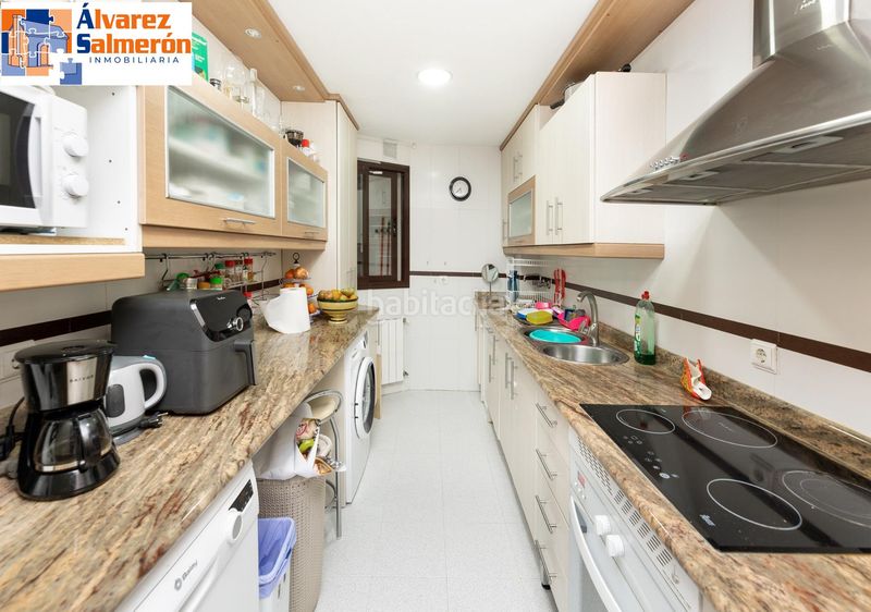 Foto d3d1b498-0b0c-4111-960a-5da428d96910. Pis amb calefacció aparcament piscina a Rosaleda - Juventud Granada