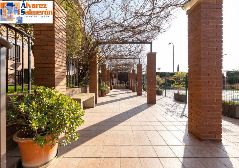 Foto da3023b3-70bd-4892-94d3-13fe0793f940. Pis amb calefacció aparcament piscina a Rosaleda - Juventud Granada