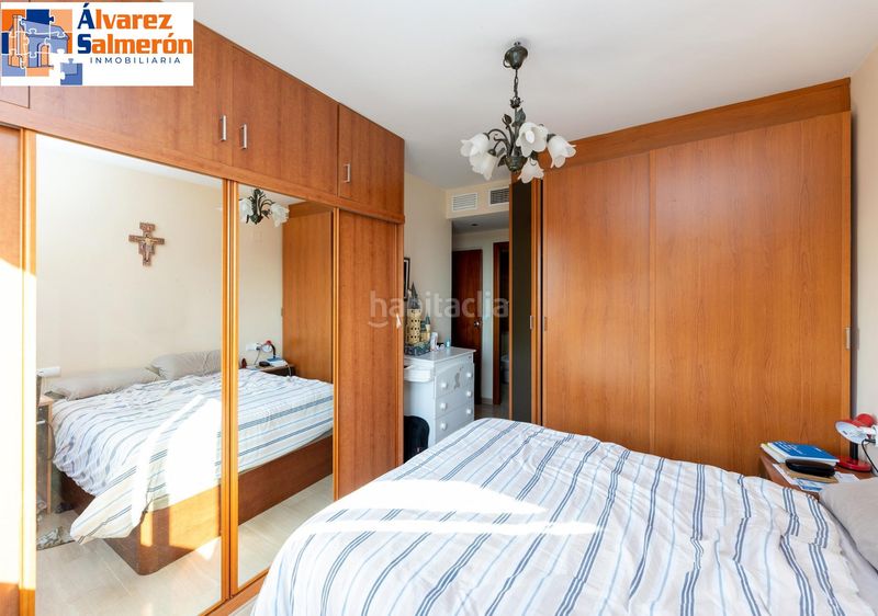 Foto df8a8262-b0a7-4f34-9691-5d7a314555f4. Pis amb calefacció aparcament piscina a Rosaleda - Juventud Granada