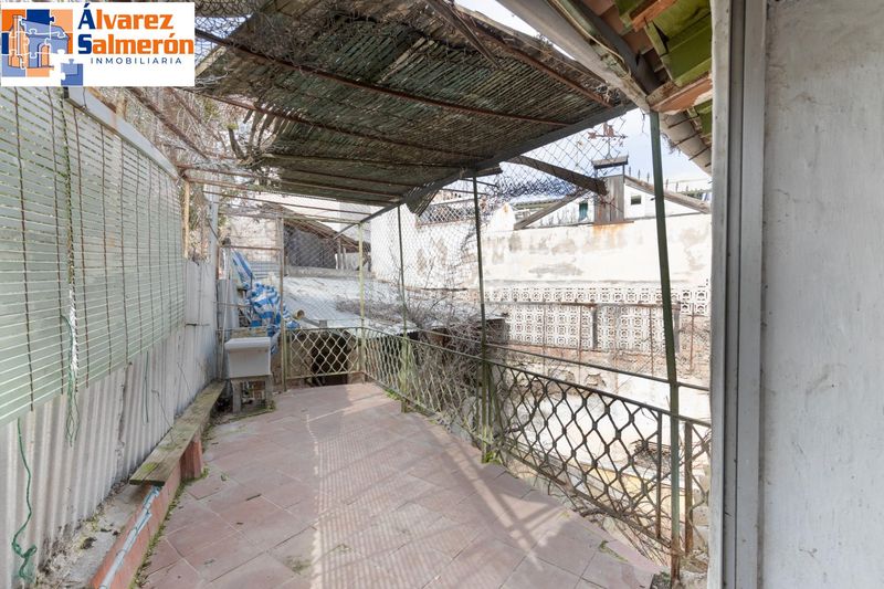 Foto 1994eb7d-7e5b-4608-a575-91657d19d37f. Casa amb aparcament a Bola de Oro Granada