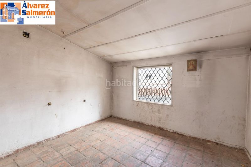 Foto a407ac28-4fec-4e6f-b9af-c8e3e9d03f16. Casa amb aparcament a Bola de Oro Granada