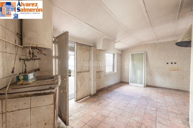 Foto b4f67f02-5aed-45ab-b5f4-2234a27ccf58. Casa amb aparcament a Bola de Oro Granada
